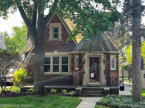 1904 Lakeland Ave, Sylvan Lake, MI 48320