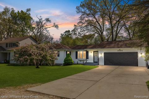 1545 Larkspur St, Commerce Twp, MI 48382