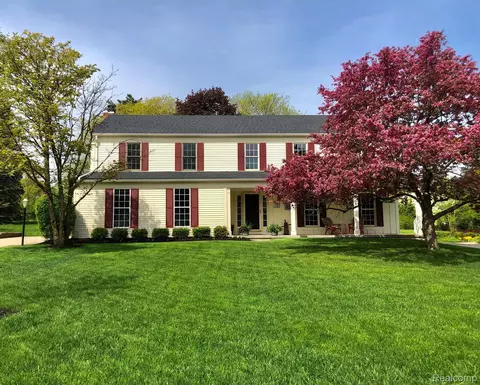 1153 E Fairview Ln, Rochester Hills, MI 48306