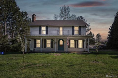 9392 Faussett Rd, Fenton, MI 48430
