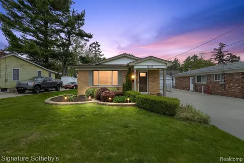 912 1st St, Rochester, MI 48307