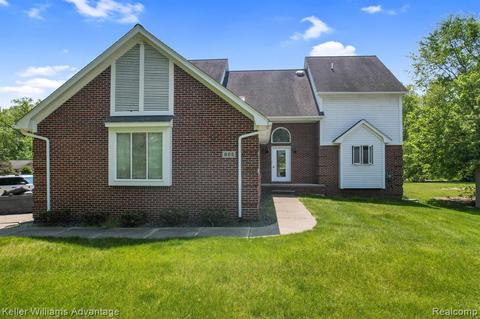 805 Driburg Dr, Commerce Twp, MI 48390