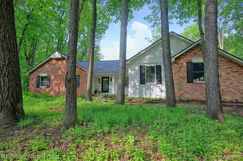 772 Old Milford Farms, Milford, MI 48381
