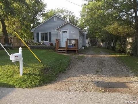 22 Powell St, Oxford, MI 48371