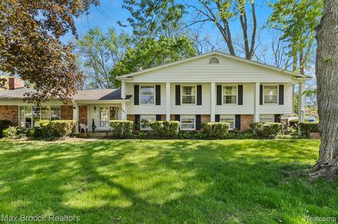 4561 Broughton Dr, Bloomfield Hills, MI 48301