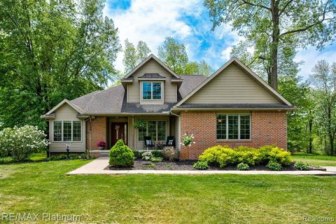 5656 Golf Club Rd, Howell, MI 48843
