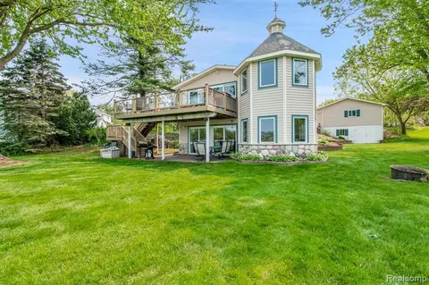 807 S Long Lake Blvd, Lake Orion, MI 48362