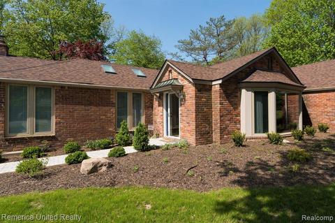 28451 S Harwich Dr, Farmington Hills, MI 48334