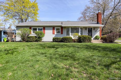 1021 Canal St, Milford, MI 48381