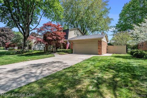 17556 Park St, Livonia, MI 48152