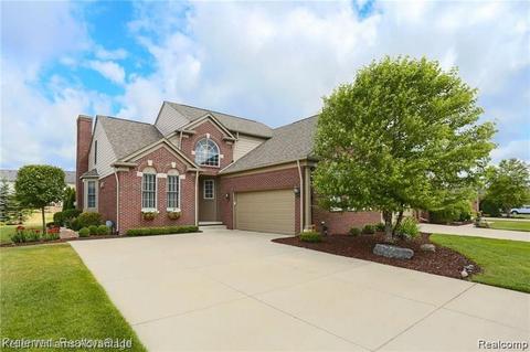 49052 Rainbow Ln N, Northville, MI 48168