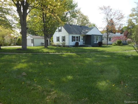 1239 Minnesota Ct, Marysville, MI 48040