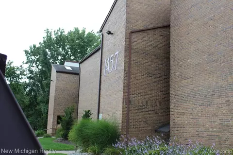 1457 E Pond Dr #14, Okemos, MI 48864