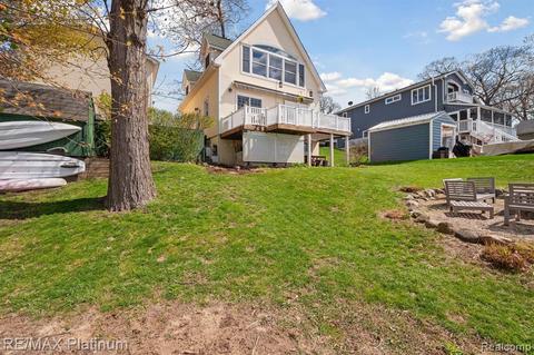 6480 Academy, Brighton, MI 48116