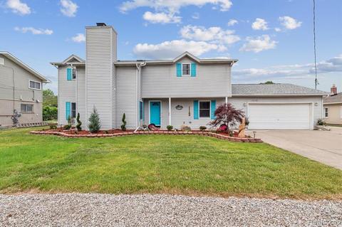 30466 Bayview Dr, Gibraltar, MI 48173