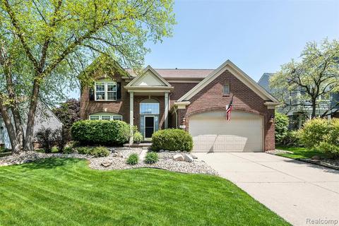 734 Huntington Dr, South Lyon, MI 48178