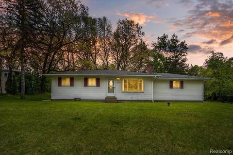 5073 W Harvard Ave, Clarkston, MI 48348