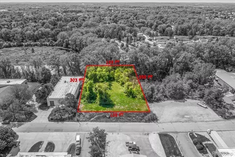 129 Summit St, Brighton, MI 48116