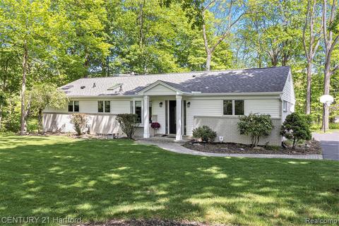 26740 La Muera St, Farmington Hills, MI 48334