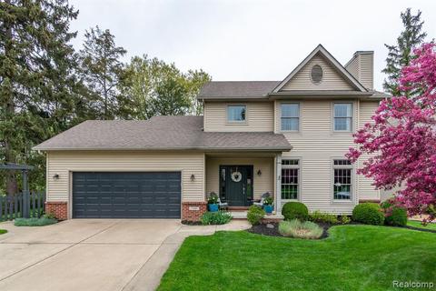 1360 Seward Dr, Brighton, MI 48116