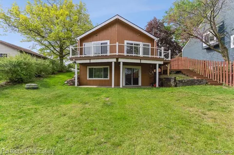 3575 Junior Dr, Pinckney, MI 48169