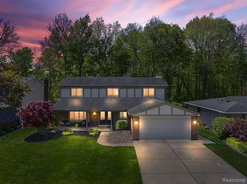 46289 Spinning Wheel Dr, Canton, MI 48187