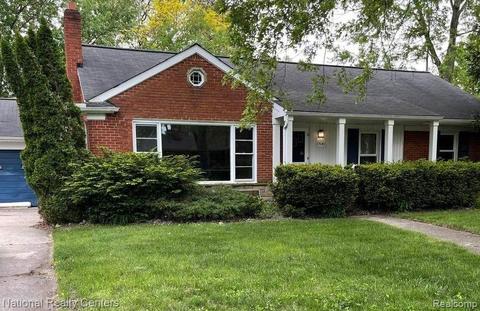 17181 Locherbie Ave, Beverly Hills, MI 48025