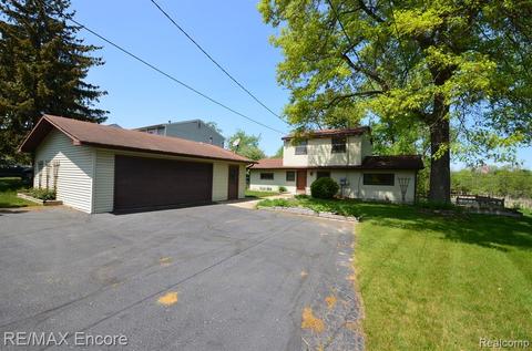 3890 Otto Rd, Waterford, MI 48328