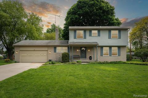 2165 Chalet Dr, Rochester Hills, MI 48309