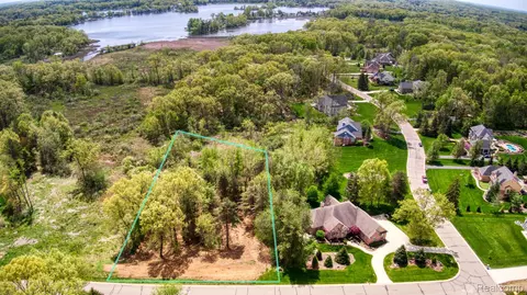 4520 Stillmeadow Dr, Genoa, MI 48843