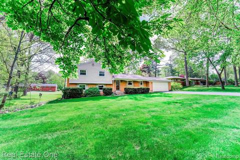 6434 Herbmoor, Troy, MI 48098