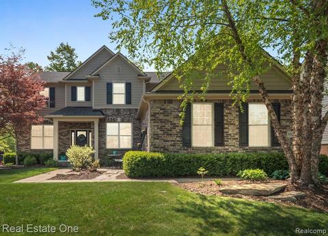 5928 Strawberry Cir, Commerce Twp, MI 48382