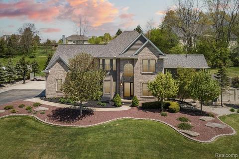 218 Locust Pt, Howell, MI 48843