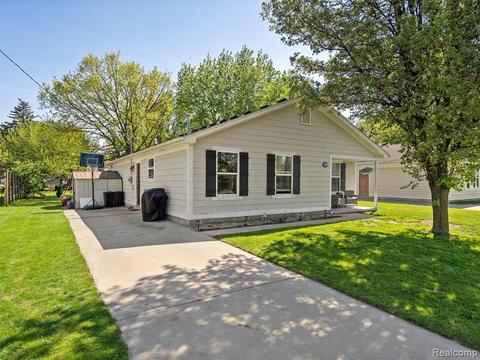 155 Lafayette St, Mount Clemens, MI 48043