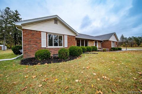 22411 Hall Rd, Macomb, MI 48042