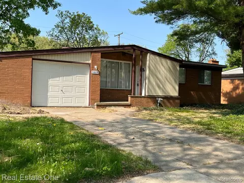 14610 Bishop St, Oak Park, MI 48237