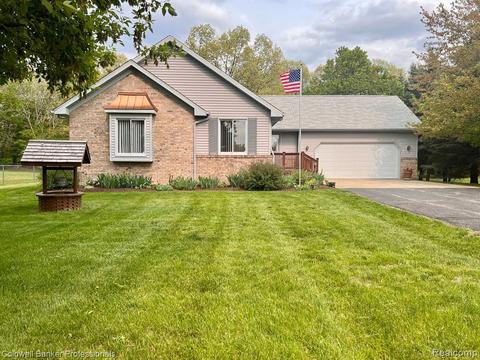 3538 Crestwood Dr, Lapeer, MI 48446