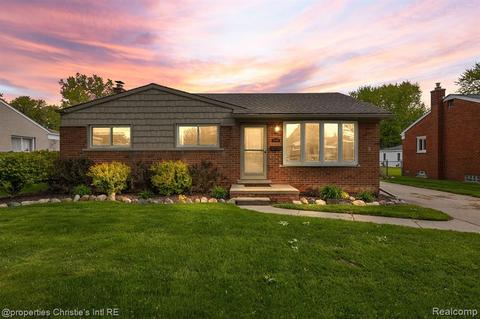 24031 Harvard Shore Dr, Saint Clair Shores, MI 48082