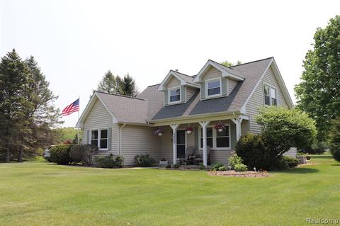 10424 Winsted Ln, Brighton, MI 48114