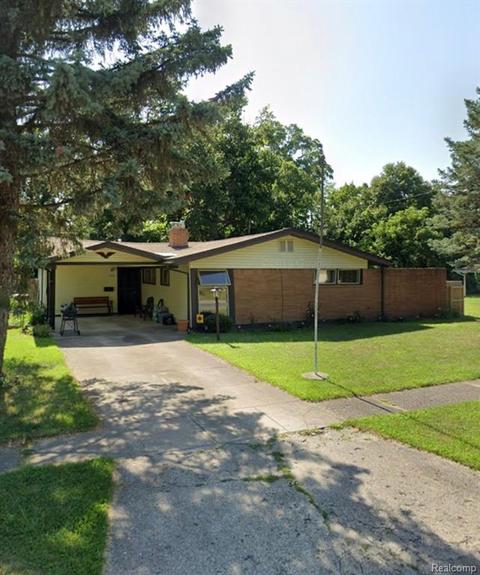 1747 Carmanbrook Pkwy, Flint, MI 48507