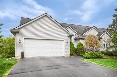 10164 Hawthorne Ridge Rd, Goodrich, MI 48438