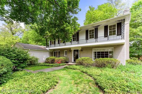 30554 Lincolnshire E, Beverly Hills, MI 48025