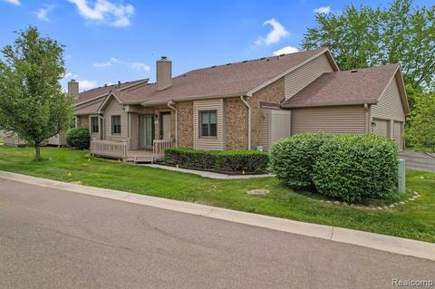 7096 Elmhurst, West Bloomfield, MI 48322