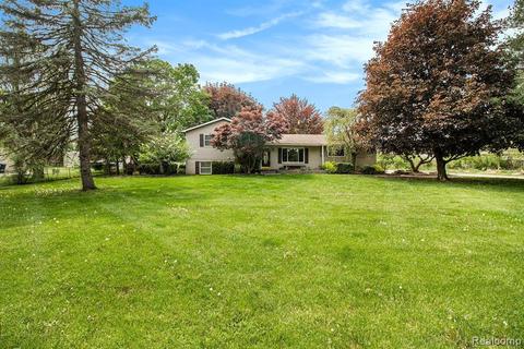 1185 Eager Pnes, Howell, MI 48843