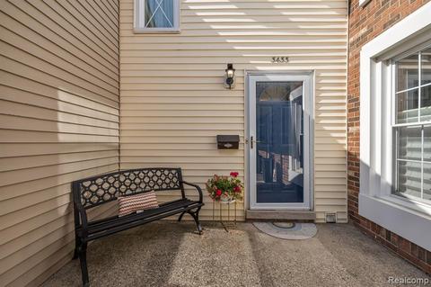 3433 Crooks Rd, Royal Oak, MI 48073