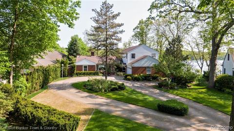 5917 Winans Dr, Brighton, MI 48116