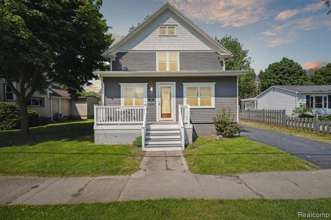 103 N West St, Fenton, MI 48430