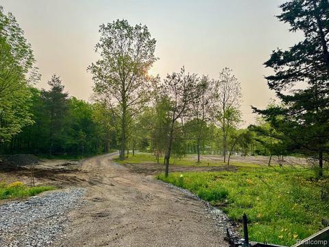 2201 Brewer Rd, Howell, MI 48855