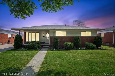 2057 Churchill Ave, Trenton, MI 48183