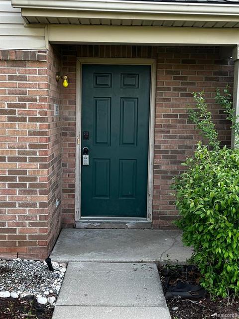 293 Brookfield Dr, Westland, MI 48185